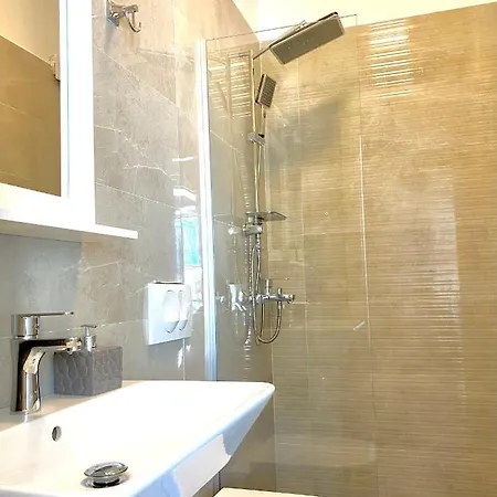 Nubes ゲストハウス 3*